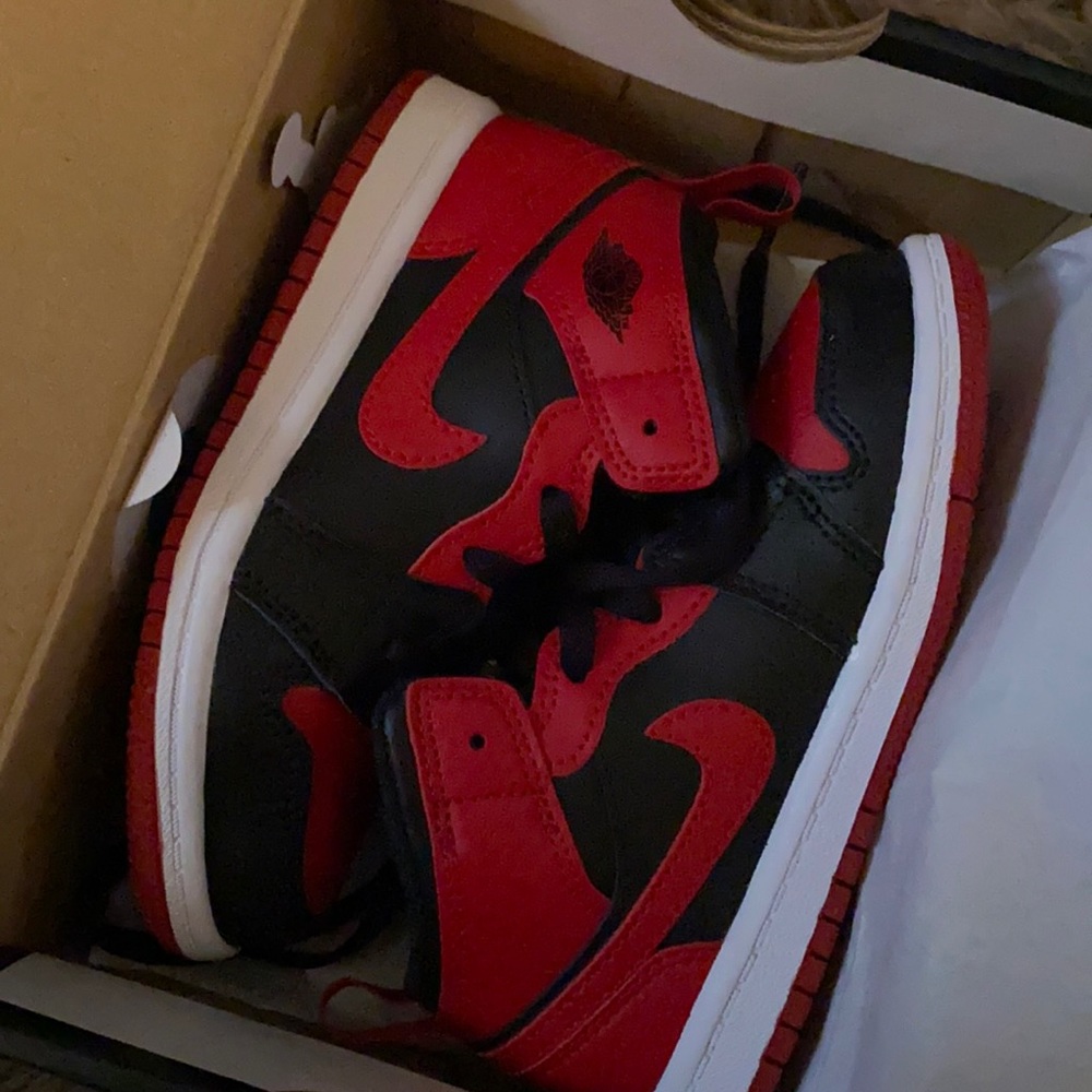 Jordan 1 mid